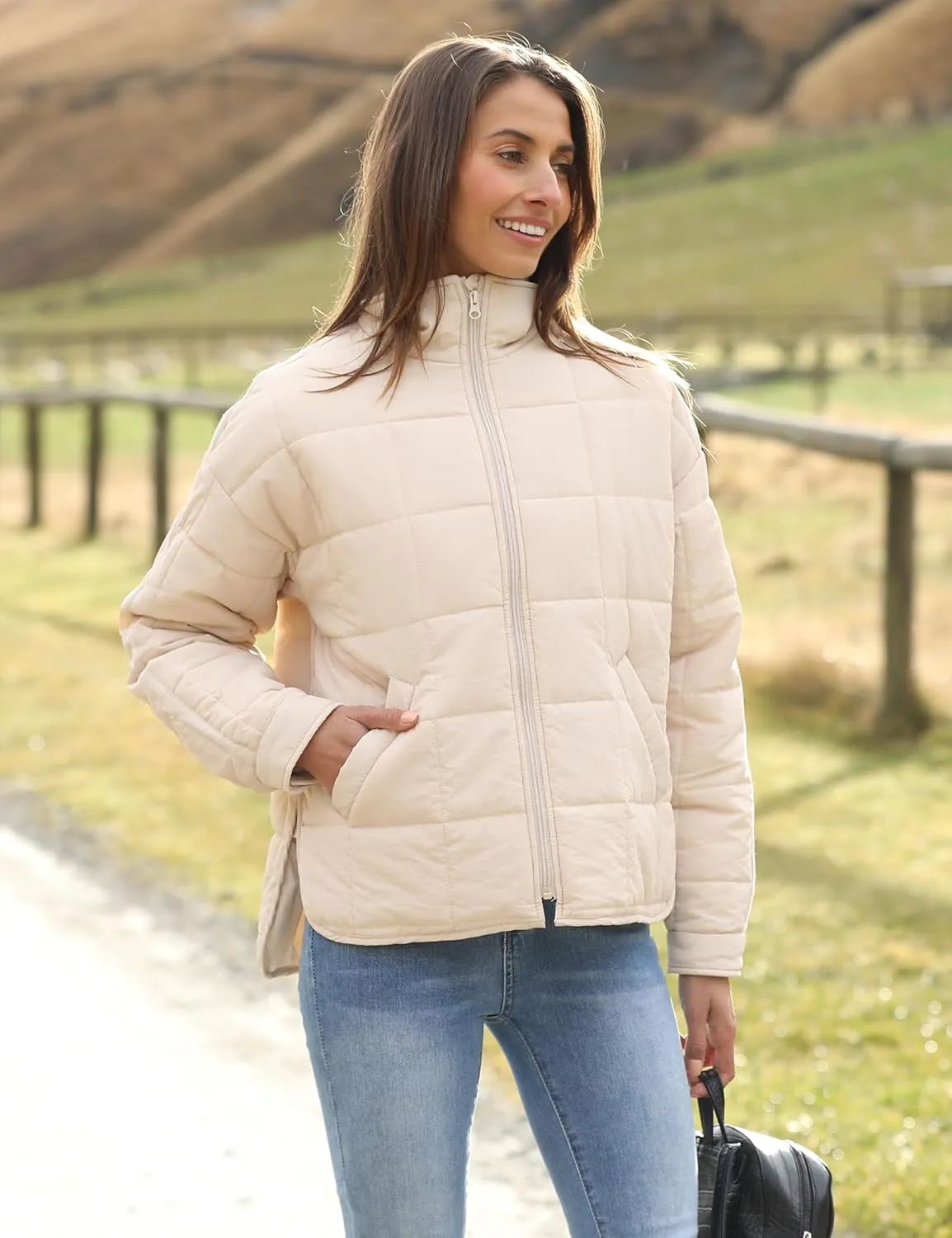 Huaqiao Womens Quilted Puffer Jackets Lightweight Zip up Short Winter Coat with Pockets
